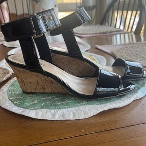 Nine West black patent sandals wedges size 7.5